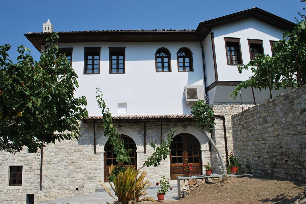 Boutique Hotel Muzaka Berat Buitenkant foto