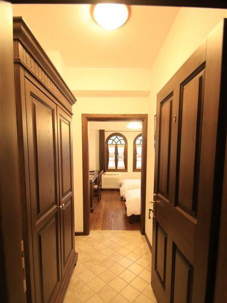 Boutique Hotel Muzaka Berat Buitenkant foto