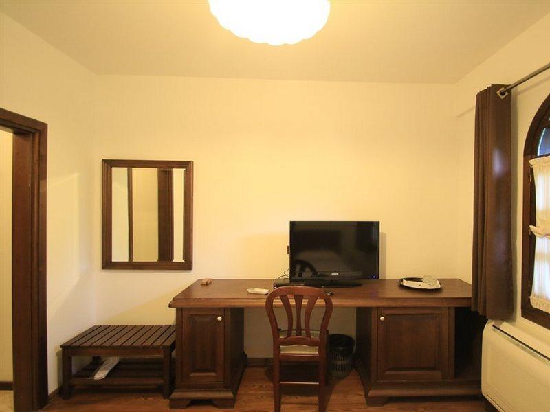 Boutique Hotel Muzaka Berat Buitenkant foto