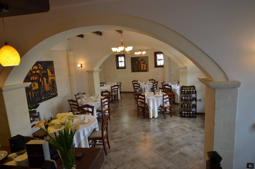 Boutique Hotel Muzaka Berat Buitenkant foto