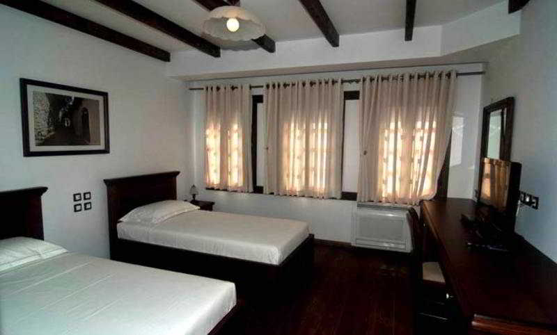 Boutique Hotel Muzaka Berat Buitenkant foto