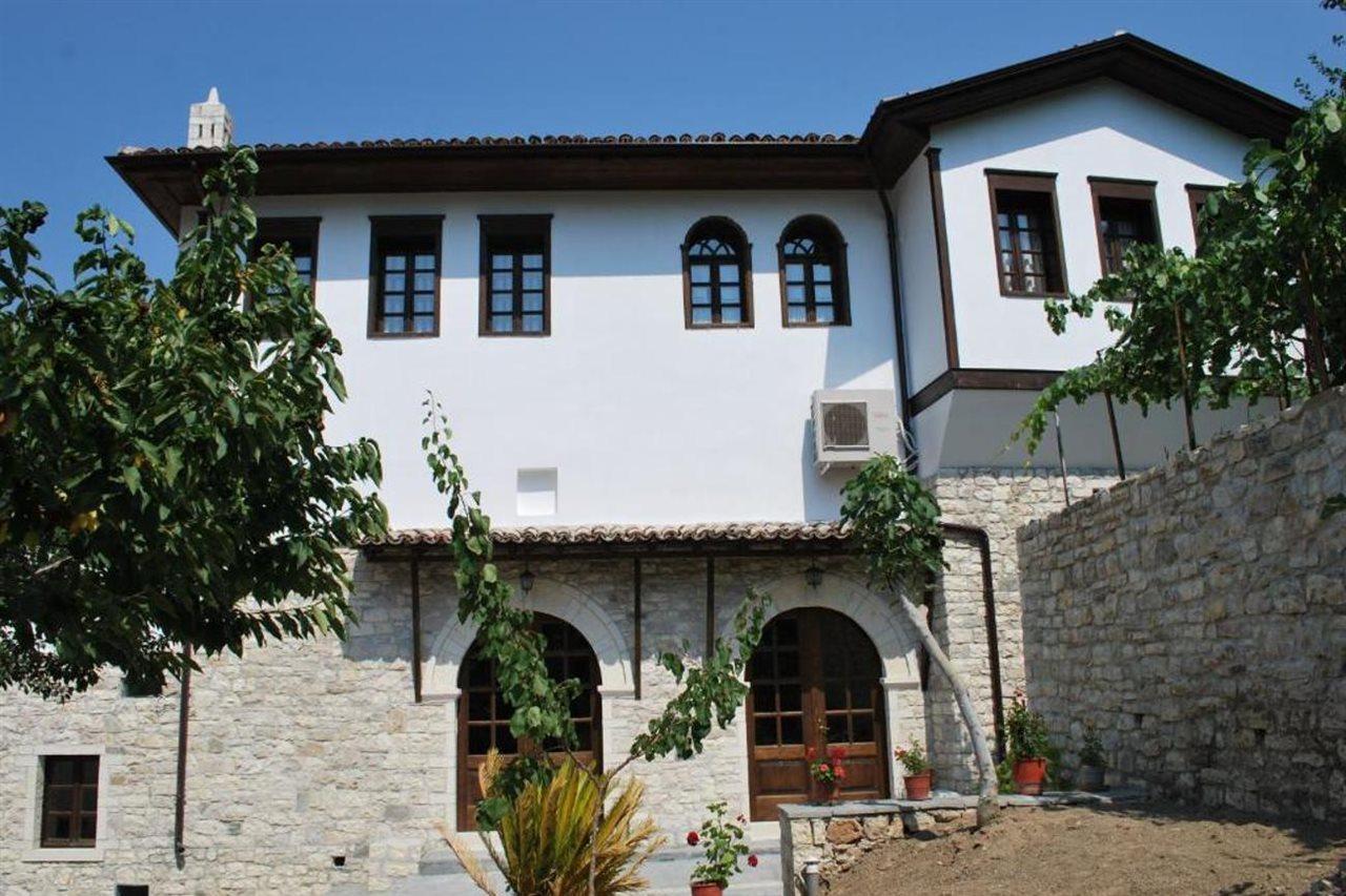 Boutique Hotel Muzaka Berat Buitenkant foto