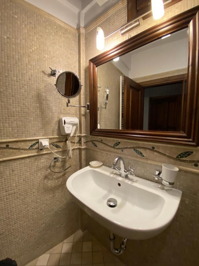 Boutique Hotel Muzaka Berat Buitenkant foto