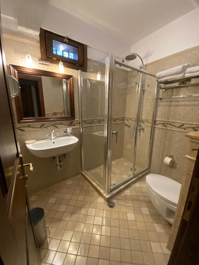 Boutique Hotel Muzaka Berat Buitenkant foto