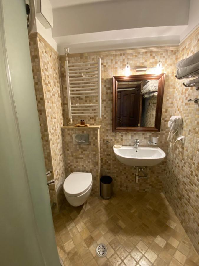 Boutique Hotel Muzaka Berat Buitenkant foto