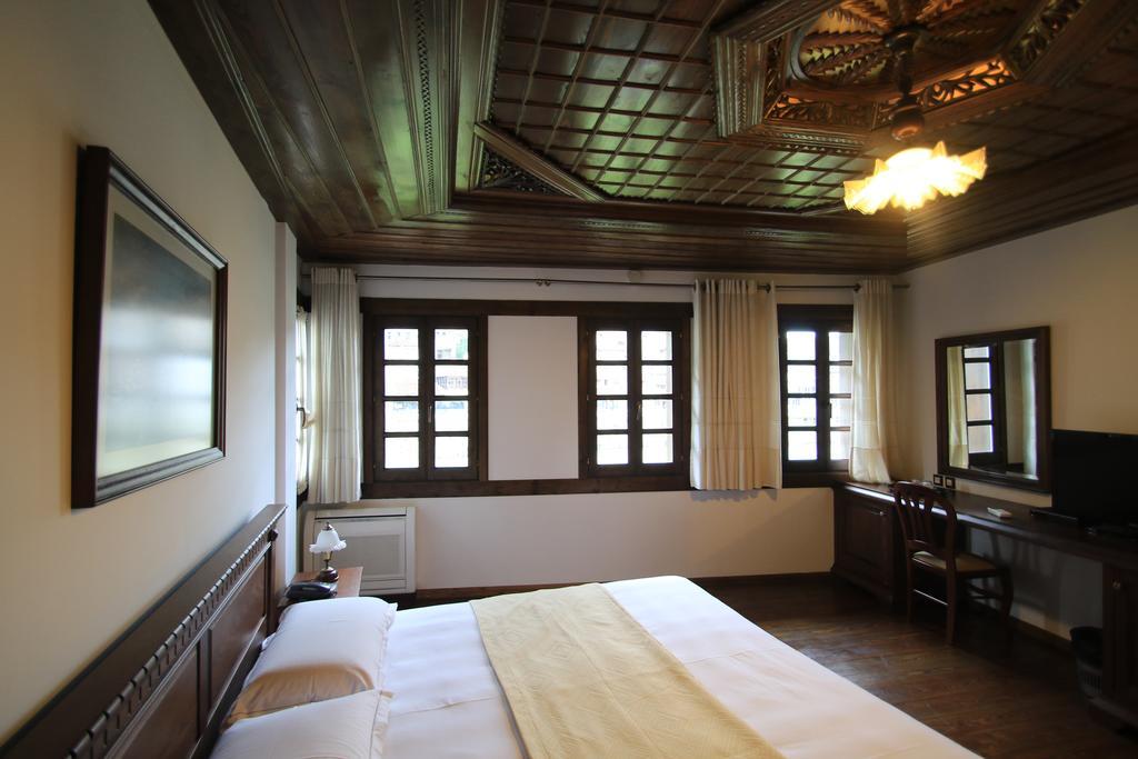 Boutique Hotel Muzaka Berat Buitenkant foto