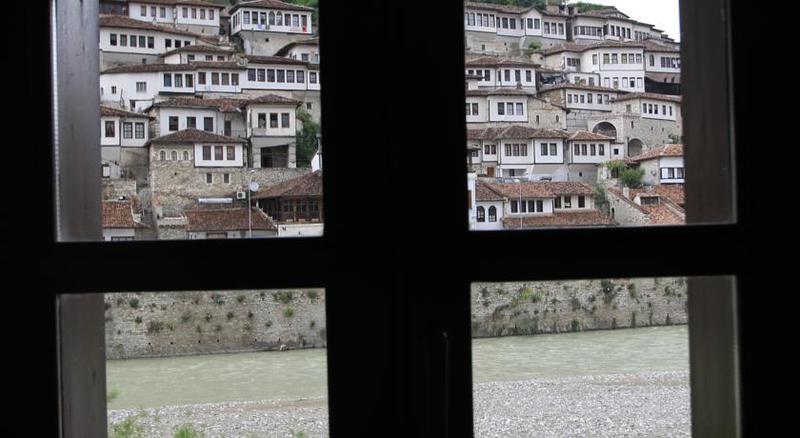 Boutique Hotel Muzaka Berat Buitenkant foto